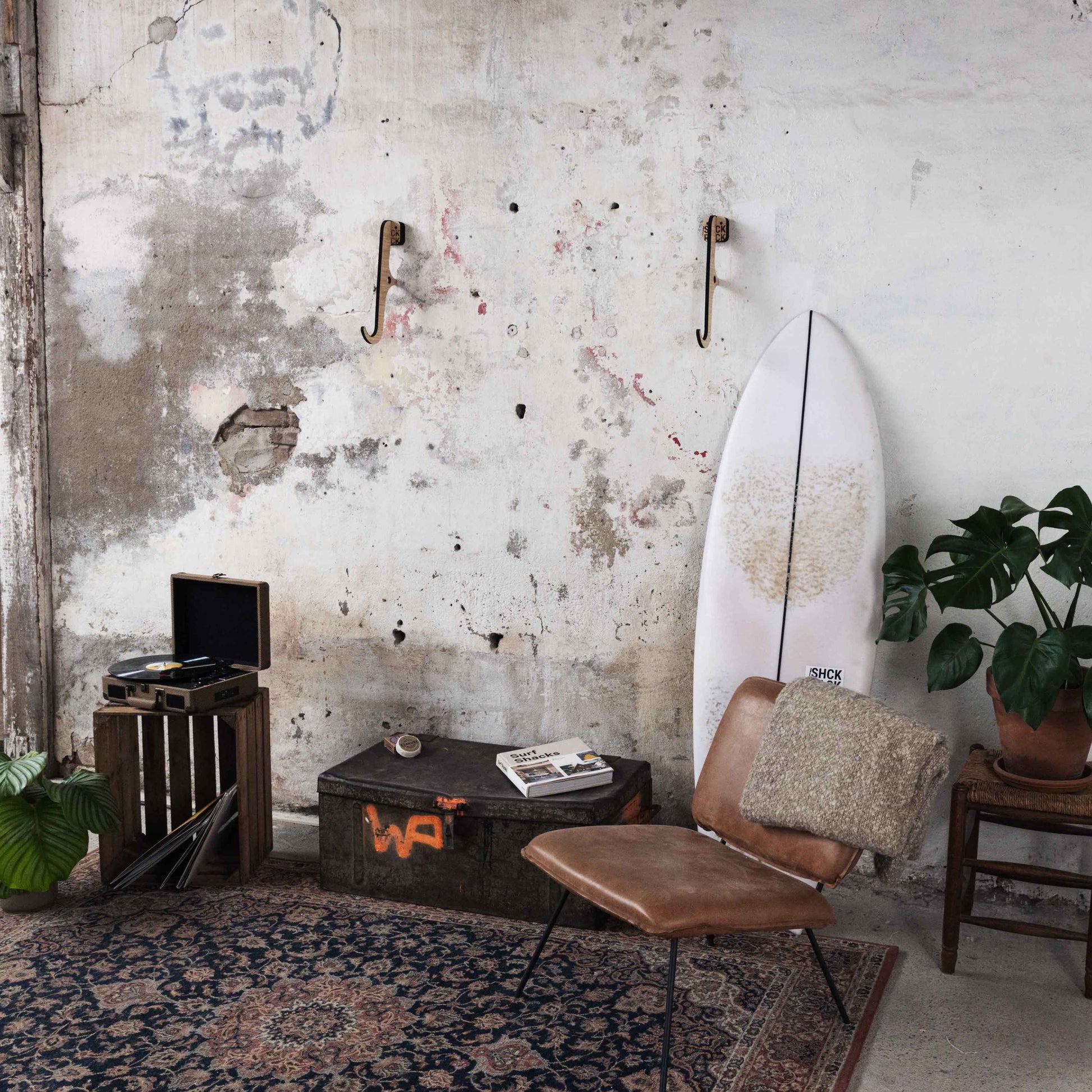 SHCK RACK The Hooks horizontal single surfboard rack without board